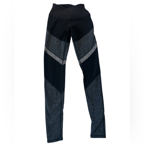 Alo Yoga Alosoft Sheila Legging in Black - Picture 5 of 10